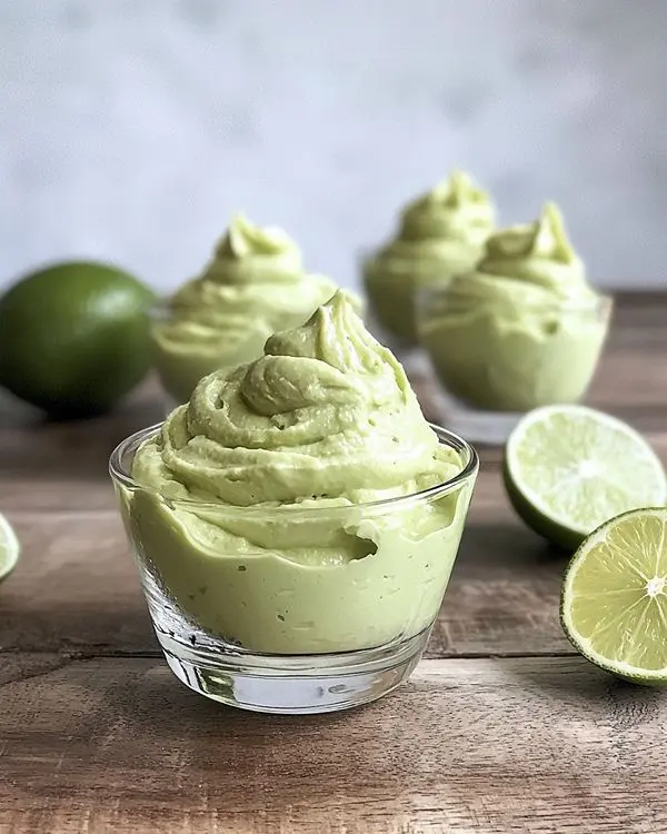 Mousse Glacée à l'Avocat Crémeuse 4 Mousse Glacée à l'Avocat, Citron Vert & Lait de Coco