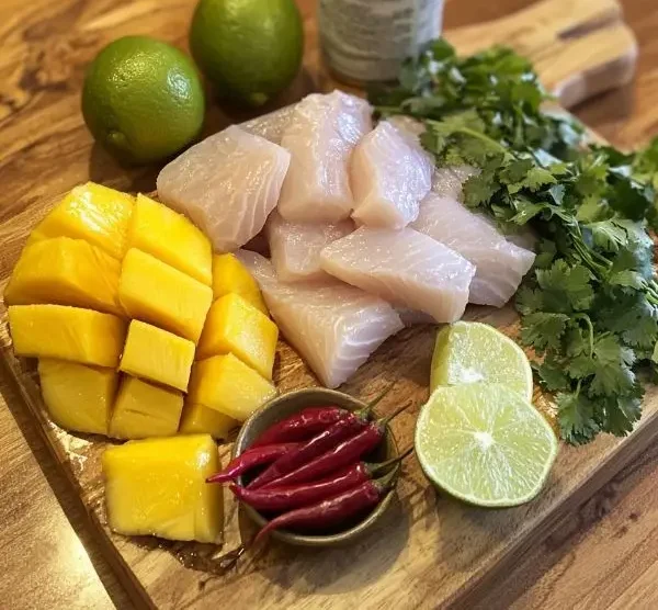 Ceviche de Daurade à la Mangue & Lait de Coco 2 Les ingrédients pour Ceviche de Daurade à la Mangue & Lait de Coco, Piment et Citron Vert