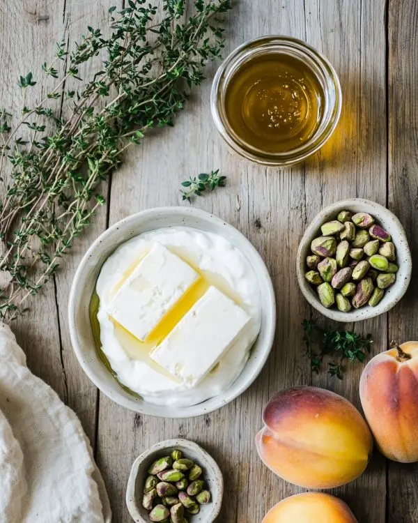 Crème de Feta Fouettée au Miel Sensuelle 2 Les ingrédients pour Crème de Feta Fouettée